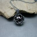 Wisiorek z czarnego onyksu "Fionwe 6" - wire wrapping w ciemnym srebrze 