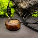 Drewniany wisiorek -Grosz szczęścia-ręcznie zrobiony naszyjnik z brzozy, na szczęście;na lato, wakacje