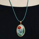 Ręcznie haftowany wisior handmade - oryginalna biżuteria dla niej