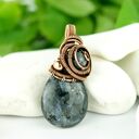 Wisiorek z larvikitem w wire wrapping - miedziany z hematytami