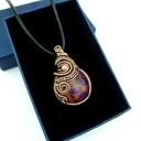 Wisiorek z fioletowym agatem w technice wire wrapping