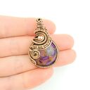 Wisiorek z fioletowym agatem w technice wire wrapping
