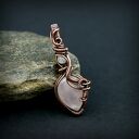 Ręcznie robiony wisiorek z różowym kwarcem - wire wrapping z oksydowanej miedzi