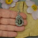 Ręcznie robiony wisiorek z labradorytem w technice wire wrapping