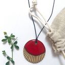 Wisiorek ceramiczny w czerwieni