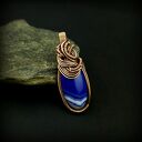 Wisiorek z niebieskim agatem wire wrapping - miedziana biżuteria na prezent