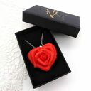 Wisiorek serce z czerwoną różą handmade, romantyczny prezent