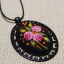 Ręcznie haftowany wisior DLA IWONY