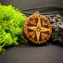 Biżuteria autorska „Róża wiatrów” - naszyjnik dla poszukiwaczy dróg pirografia