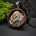 Wisiorek „Muszla morska” z brzozy - pirografia i naturalna muszla
