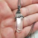 Wisiorek z kryształem górskim S221 - oprawa wire wrapping ze srebra 999