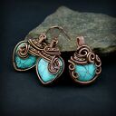 Wisiorek z howlitem turkusowym - wire wrapping z oksydowanej miedzi