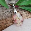 Owalny wisiorek z delikatną hortensją z1152