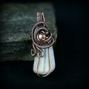 Wisiorek z kamieniem księżycowym - miedziany wire wrapping