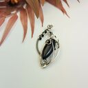 Srebrny wisiorek z czarnym onyksem - elegancka biżuteria handmade, unikatowy design