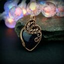 Wisiorek z nocą kairu - miedziany wire wrapping, serce i złoty hematyt