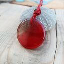 Wisiorek Morning Cherry z żywicy epoksydowej - romantyczna wiśnia