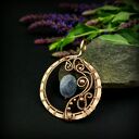 Akwamarynowy wisiorek wire wrapping z oksydowanej miedzi i hematytami