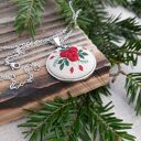 Haftowany medalion czerwony - kwiatowy wisiorek handmade 