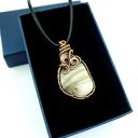 Krzemień pasiasty wisiorek wire wrapping - oksydowana miedź