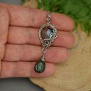 Długi wisiorek z kolorowymi labradorytami - wire wrapping ze stali chirurgicznej