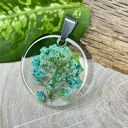 Wisiorek z barwionymi kwiatami z1943