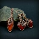Ręcznie robiony wisiorek z karneolem w wire wrapping