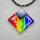 Wisiorek tęczowy Pride z żywicy LGBT - handmade na rzemieniu 45 cm