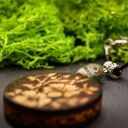 Wisiorek z agatem „Kwiaty” - zaklęte w drewnie
