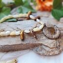 Delikatny naszyjnik ceramiczny ze spiralą i kamieniami