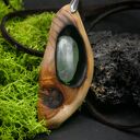Naszyjnik z wiązu i chalcedonu - pirografia, ręcznie opalany wisiorek