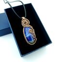 Wisiorek z niebieskim agatem w technice wire wrapping - miedziana oprawa (oksydowana)