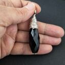 Czarna Wieża - wisior wire-wrapping z czarnego onyksu
