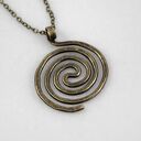 Wężowy mosiężny wisior - słowiański amulet w złotym kolorze OOAK 