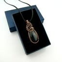 Wisiorek z onyksem - miedziany wire wrapping i hematyt