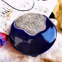 Długi naszyjnik z kobaltowym ceramicznym wisiorem - mandala na rzemieniu