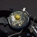 Duży, kosmiczny wisiorek z żywicy - okrągły