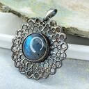 Srebrny wisiorek z błękitnym płomieniem a1101