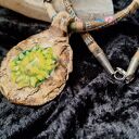 Ceramiczny naszyjnik amulet Słońce na ozdobnym sznurku