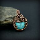 Wisiorek z howlitem turkusowym - wire wrapping z oksydowanej miedzi