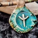 Ceramiczny naszyjnik amulet - Runa Algiz (Silna Ochrona) na sznurku etno