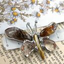 Wisiorek mały motyl z miodowym cytrynem - amulet na szczęście 