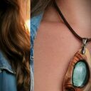 Naszyjnik - wiąz i chalcedon, pirografia, wood Jewellery, wisiorek, upominek