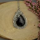 Wisiorek czarny onyks - wire wrapping ze stali chirurgicznej (unikat)