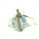 Niebieski koral fossil - wisiorek wire wrapping z miedzianym drutem