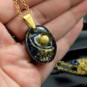 Kosmiczny Wisiorek z Żywicy - Galaktyczny Blask