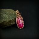 Wisiorek z różowym agatem - ręcznie robiony wire wrapping