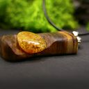Wisiorek z bursztynem „Dotyk Ognia” - pirografia, akacja i naturalny amber