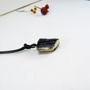 Surowy turmalin No 1 - wisiorek handmade na czarnym sznurku