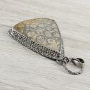 Wisior z koralem fossil i oksydowanym srebrem 925/999